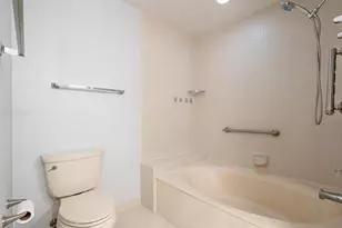 3351 Emerald Oaks Dr, Hollywood, FL 33021 - Photo 21