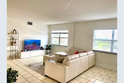 2555 NE 11th St, Unit #402, Fort Lauderdale, FL 33304 - Photo 9