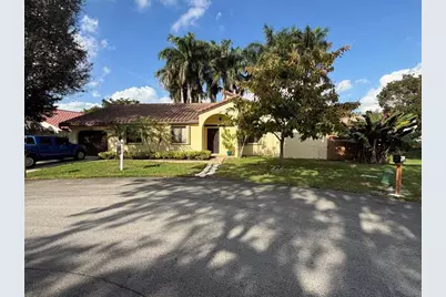 2925  Azalea Dr, Hollywood, FL 33026 - Photo 3