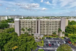 2205 S Cypress Bend Dr, Pompano Beach, FL 33069 - Photo 29