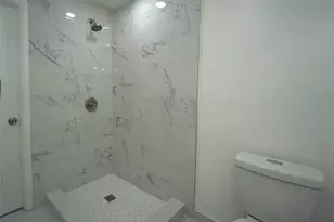 6380 W 24th Ct, Hialeah, FL 33016 - Photo 13