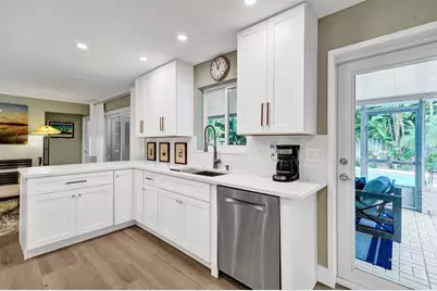 1701 NE 27th Drive, Wilton Manors, FL 33334 - Photo 13