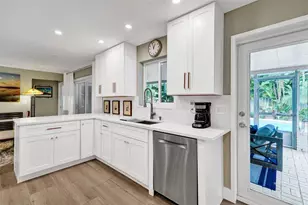 1701 NE 27th Dr, Wilton Manors, FL 33334 - Photo 13