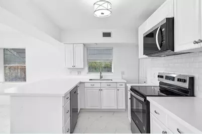 1214  Peak Rd, Lantana, FL 33462 - Photo 9