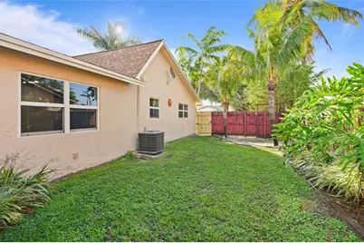 417 SE 4th St, Dania Beach, FL 33004 - Photo 11