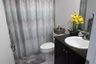 2425 NW 33rd St, Oakland Park, FL 33309 - Photo 9