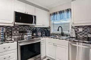 9281 Sunrise Lakes Blvd, Sunrise, FL 33322 - Photo 11