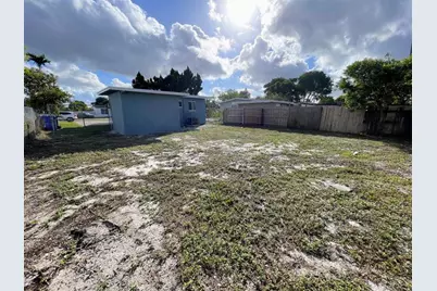 1774  Lauderdale Manor Dr, Fort Lauderdale, FL 33311 - Photo 23