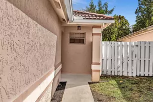 13400 NW 5th Ct, Plantation, FL 33325 - Photo 5