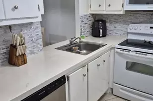 560 SE 2nd Ave, Deerfield Beach, FL 33441 - Photo 11