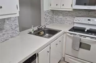 560 SE 2nd Ave, Deerfield Beach, FL 33441 - Photo 9