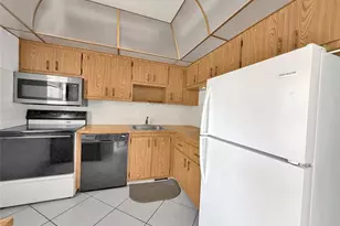 1035 Country Club Dr, Margate, FL 33063 - Photo 7