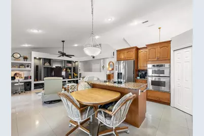 1011 NW 193rd Ave, Pembroke Pines, FL 33029 - Photo 9