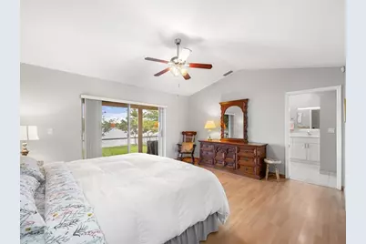 1011 NW 193rd Ave, Pembroke Pines, FL 33029 - Photo 15