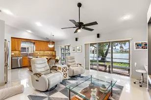 1011 NW 193rd Ave, Pembroke Pines, FL 33029 - Photo 11