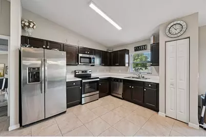 593 NW Avon Ave, Port Saint Lucie, FL 34983 - Photo 9