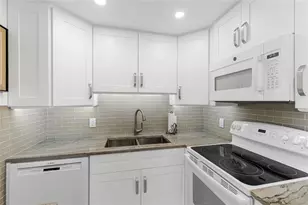 210 Oakridge N, Deerfield Beach, FL 33442 - Photo 7