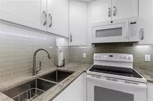 210 Oakridge N, Deerfield Beach, FL 33442 - Photo 9