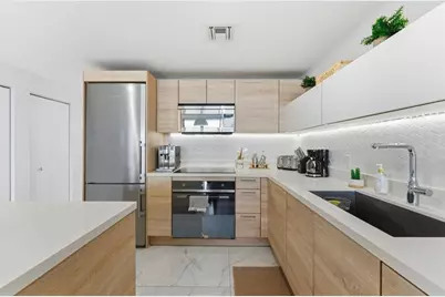 16385  Biscayne Blvd, Unit #2516, North Miami Beach, FL 33160 - Photo 9