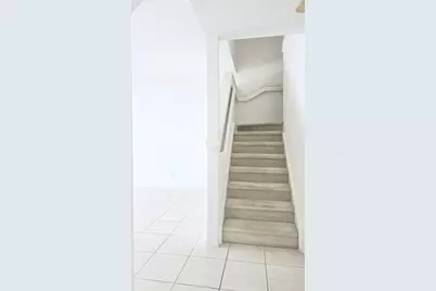 10589 NW 56th Pl, Coral Springs, FL 33076 - Photo 17