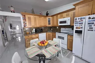 7635 NW 181st St, Hialeah, FL 33015 - Photo 7