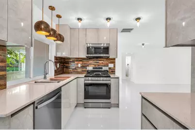 11450 NW 32nd Pl, Sunrise, FL 33323 - Photo 7