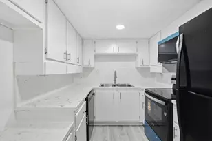 6101 N Falls Cir Dr, Lauderhill, FL 33319 - Photo 3