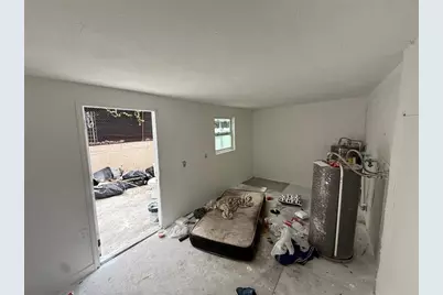 1028 NW 24th St, Miami, FL 33127 - Photo 15