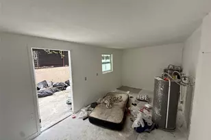 1028 NW 24th St, Miami, FL 33127 - Photo 15