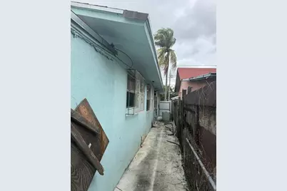 1028 NW 24th St, Miami, FL 33127 - Photo 19