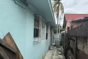 1028 NW 24th St, Miami, FL 33127 - Photo 19