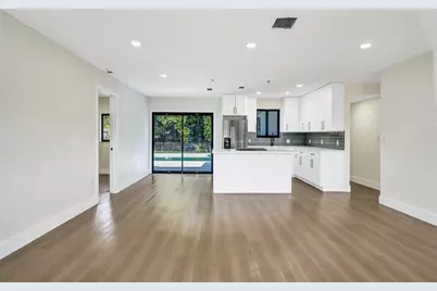 2331  Nassau Dr, Miramar, FL 33023 - Photo 7