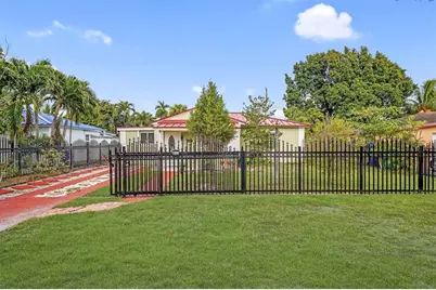 413 NW 100th Ter, Miami, FL 33150 - Photo 3