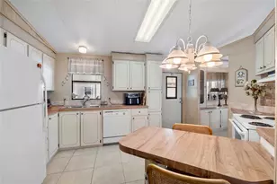 8600 SW 16th Pl, Davie, FL 33324 - Photo 3