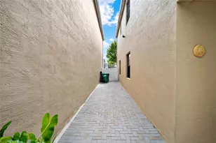 805 NE 191st St, Miami, FL 33179 - Photo 35