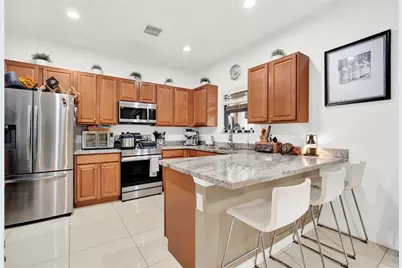 805 NE 191st St, Miami, FL 33179 - Photo 11