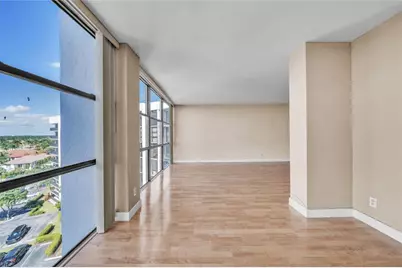 1000  Parkview Dr, Unit #925(Available Now), Hallandale Beach, FL 33009 - Photo 15