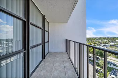 1000  Parkview Dr, Unit #925(Available Now), Hallandale Beach, FL 33009 - Photo 11