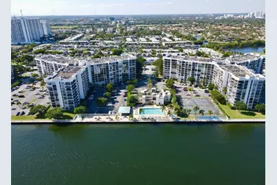 1000  Parkview Dr, Unit #925(Available Now), Hallandale Beach, FL 33009 - Photo 27
