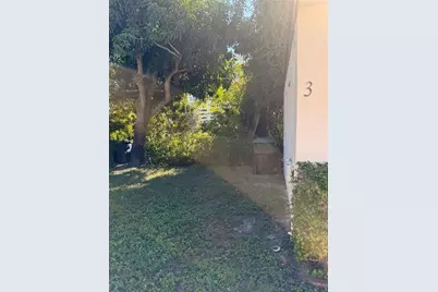 126 SE 10th St, Hallandale Beach, FL 33009 - Photo 15