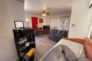 126 SE 10th St, Hallandale Beach, FL 33009 - Photo 3