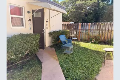 126 SE 10th St, Hallandale Beach, FL 33009 - Photo 1