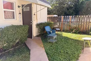 126 SE 10th St, Hallandale Beach, FL 33009 - Photo 1