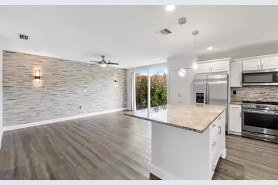 11571 NW 4th Mnr, Coral Springs, FL 33071 - Photo 9