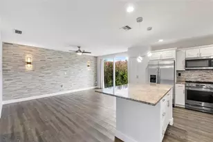 11571 NW 4th Manor, Coral Springs, FL 33071 - Photo 9