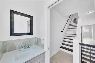 2725 NE 8th Ave, Wilton Manors, FL 33334 - Photo 31