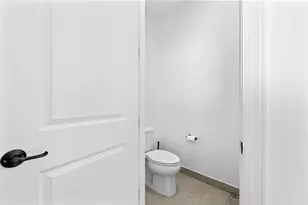 8560 NW 39th Ct, Coral Springs, FL 33065 - Photo 35