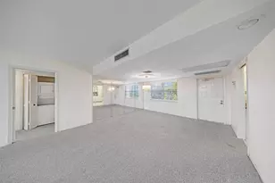 3850 Oaks Clubhouse Dr, Pompano Beach, FL 33069 - Photo 11