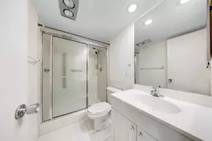 3850 Oaks Clubhouse Dr, Pompano Beach, FL 33069 - Photo 17