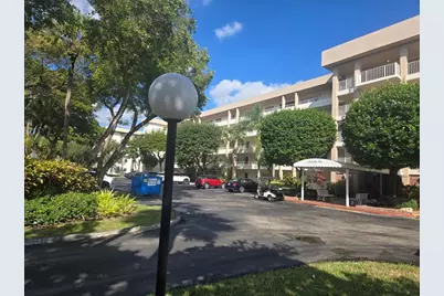 3850  Oaks Clubhouse Dr, Unit #409, Pompano Beach, FL 33069 - Photo 3